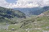 The road from Leh to Manali, the descent to the Kullu valley